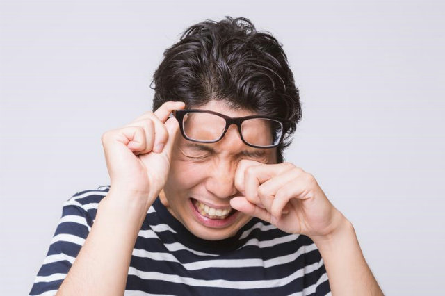 目を洗うのはよくないと言われるけどコンタクトレンズの人は絶対に洗った方がいい