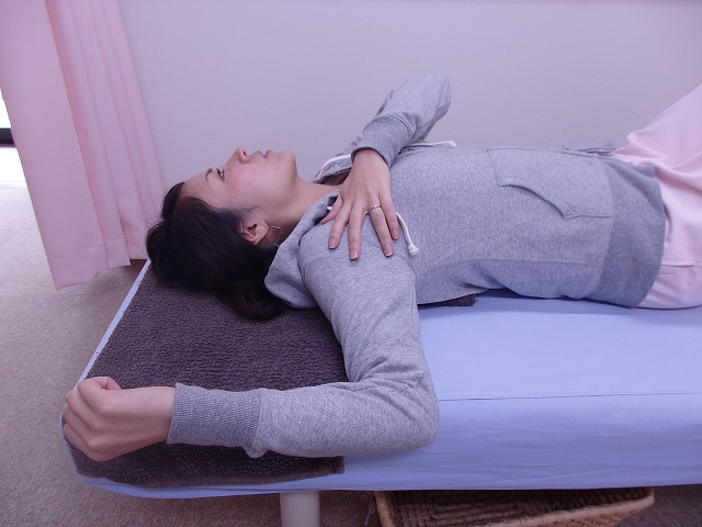 肩こり解消ストレッチ