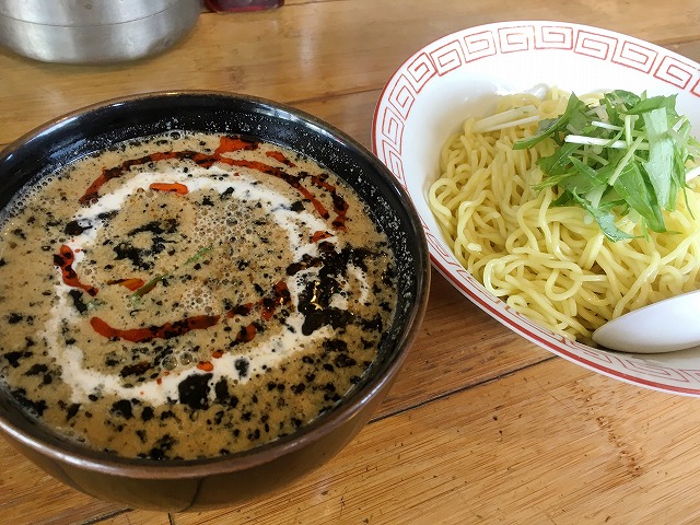 長岡京市のつけ担々麺専門「風来坊」のつけ麺がクセになるほどうまい!
