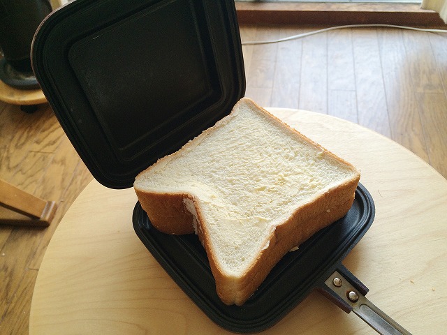 コンビニのたまごサンドは危険!?そう思うならホットサンドメーカーで作ったらいいよ