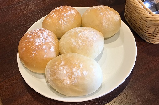 八天堂カフェ「カフェリエ」の焼きたてクリームパンがサイコー!