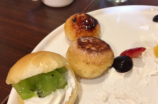 八天堂カフェ「カフェリエ」の焼きたてクリームパンがサイコー!