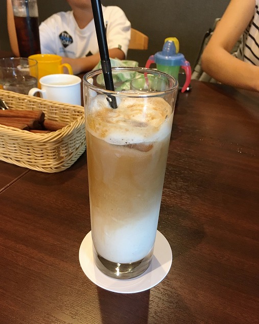 八天堂カフェ「カフェリエ」の焼きたてクリームパンがサイコー!