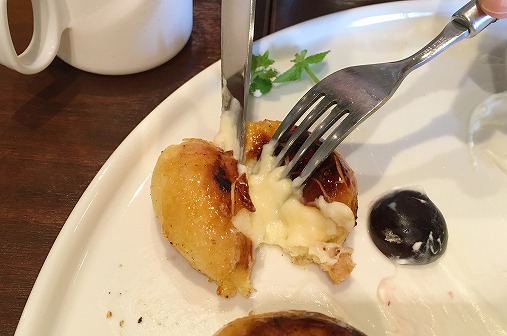 八天堂カフェ「カフェリエ」の焼きたてクリームパンがサイコー!