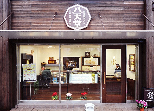 八天堂カフェ「カフェリエ」の焼きたてクリームパンがサイコー!