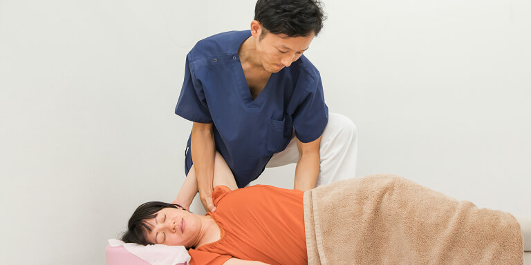 頚椎や背骨の矯正