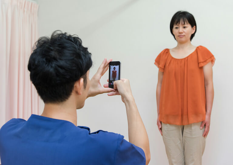 画像ソフトで骨格と姿勢を分析